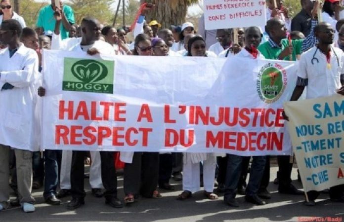 Des agents de santé dans la rue ce vendredi