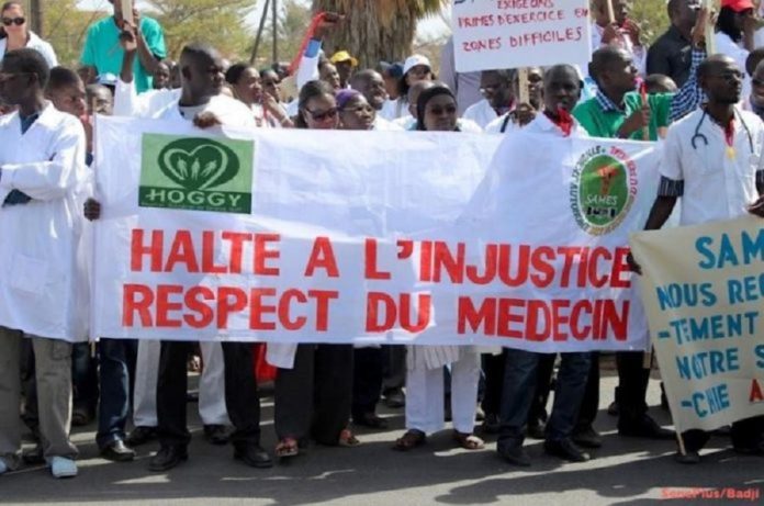 Des agents de santé dans la rue ce vendredi