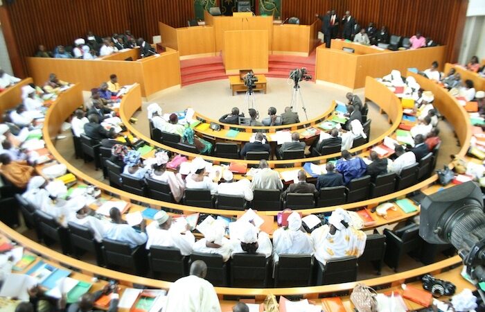 Possibilité pour les ministres de suspendre leur mandat parlementaire : la loi déjà votée à l’Assemblée nationale par la 13 ème législature