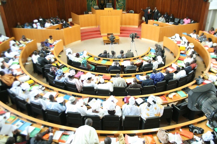 Possibilité pour les ministres de suspendre leur mandat parlementaire : la loi déjà votée à l’Assemblée nationale par la 13 ème législature