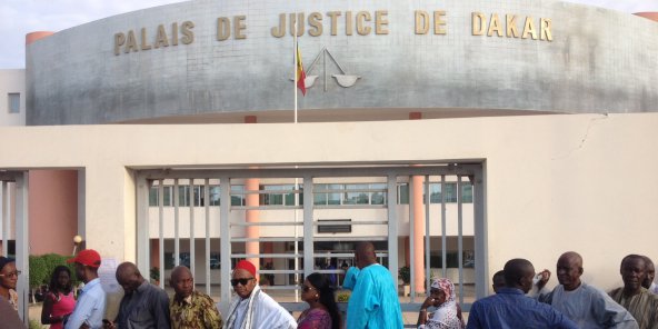 Déferrement des députés Massata Samb et Mamadou Niang : les Moustarchidines fortement mobilisés devant le Tribunal de Dakar