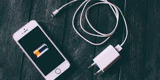 Astuces pour ne pas vider sa batterie de téléphone ‘bêtement’