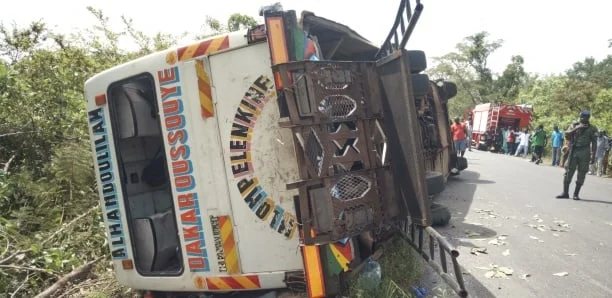 Encore un très grave accident à Louga : un bus se renverse et fait 16 morts