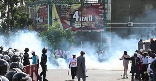 Ambassade Du Gabon Au Sénégal : Des Manifestants Dispersés À Coups De Gaz Lacrymogènes