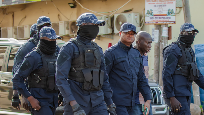 La Gendarmerie Ordonne Aux Agents Du Pur D’enlever Leurs Casquettes