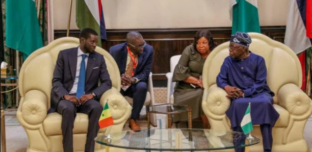 Le président sénégalais Bassirou Diomaye Faye reçu au Nigéria par son homologue Bola Tinubu