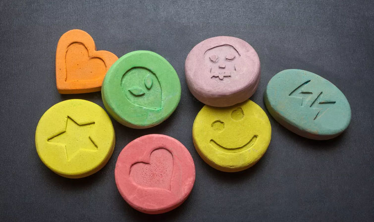 Deux hommes et une dame arrêtés suite à la saisie de 40 comprimés d’ecstasy